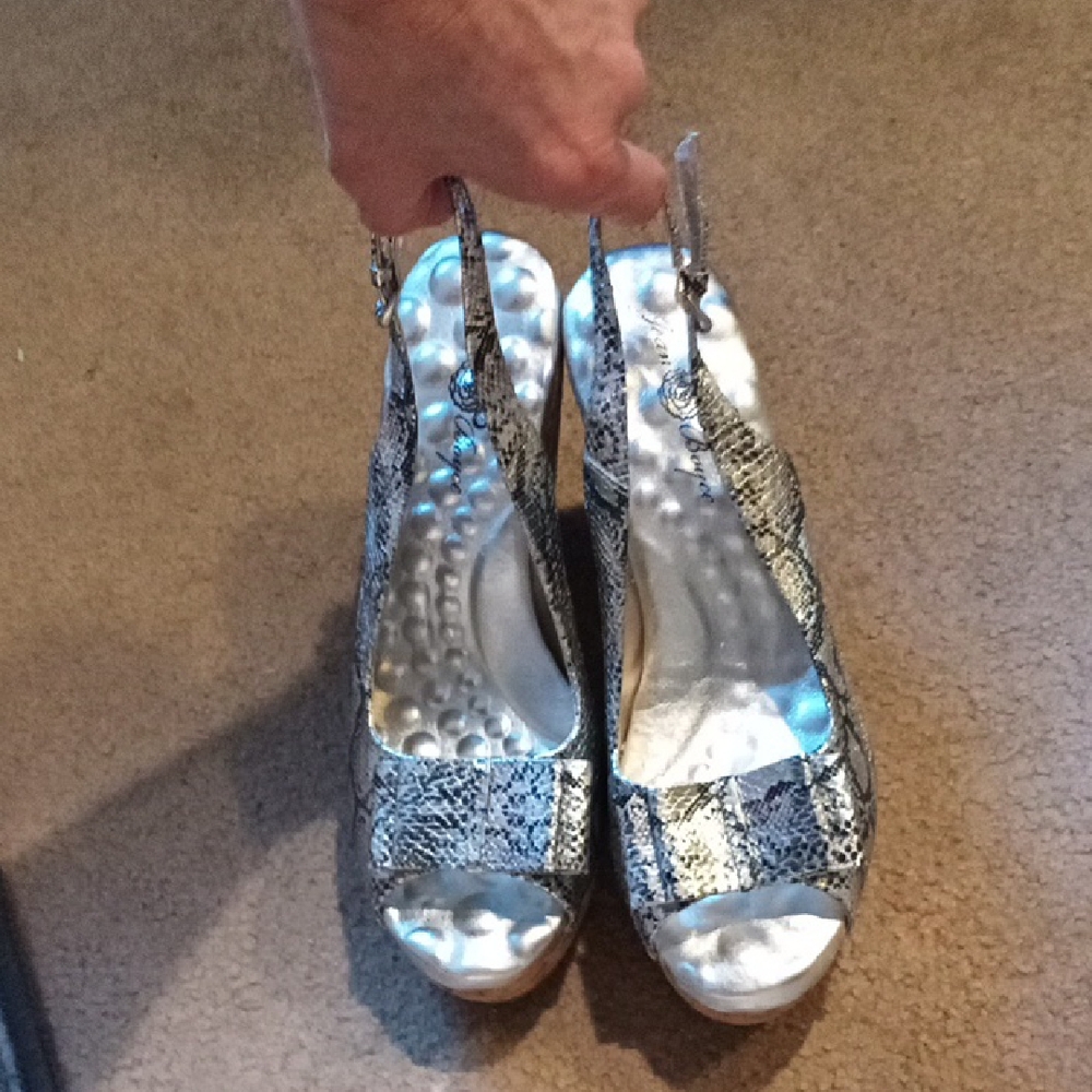 Joan Boyce Silver Snakeskin Slingback Cork Wedge Heels Size 11